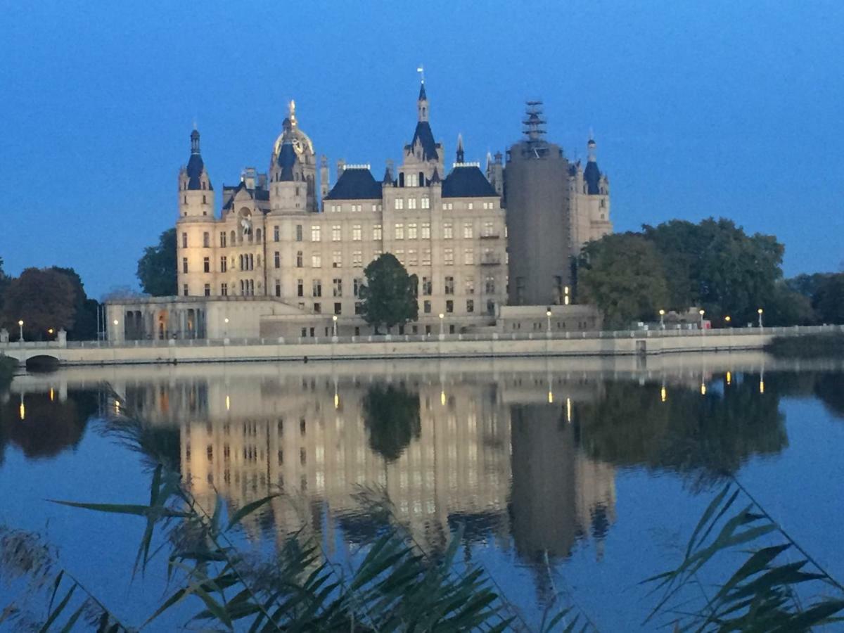 Schlosspark Residenz Schwerin  Exterior photo